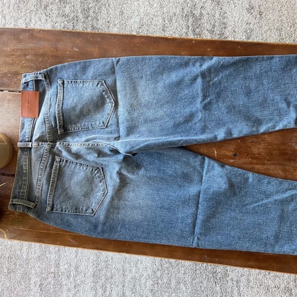 Lucky Brand High Rise Mom Jean Drew Size 6. Never Worn. - Picture 2 of 5